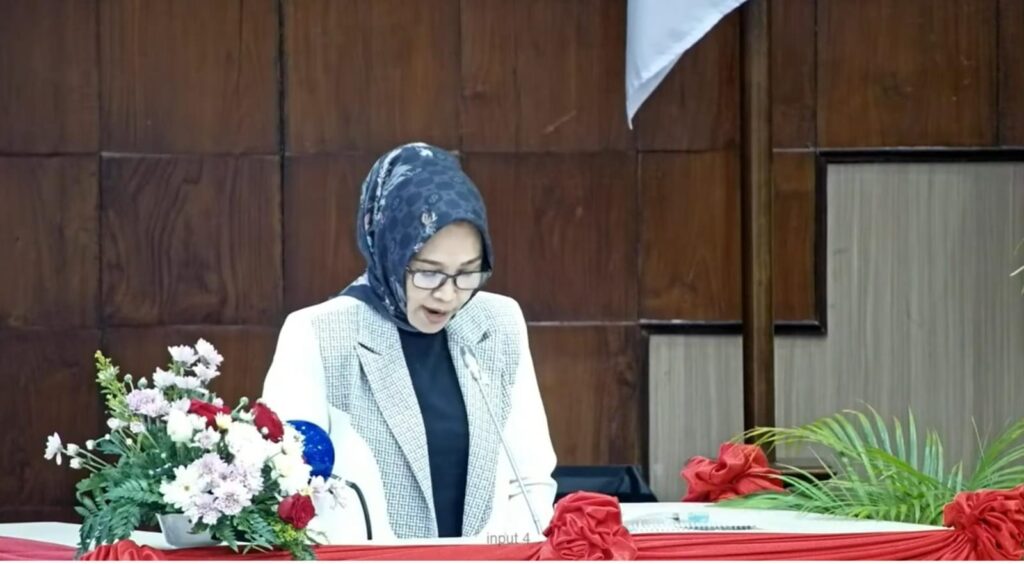 Anggota Komisi II DPRD Kaltim, Sulasih saat sampikan Padangan Fraksi PKB
