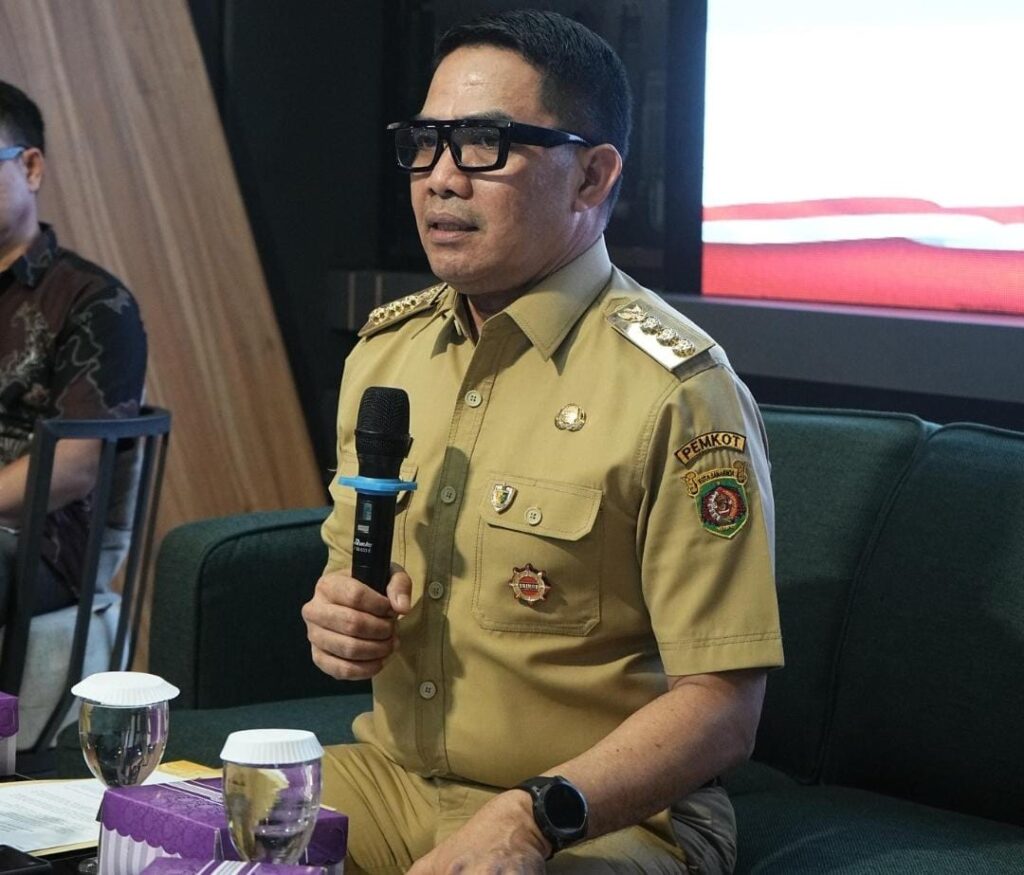 Andi Harun Melakukan Konferensi Pers Hasil Investigasi BBM di Balai Kota Samarinda, Senin (5/5/2025).