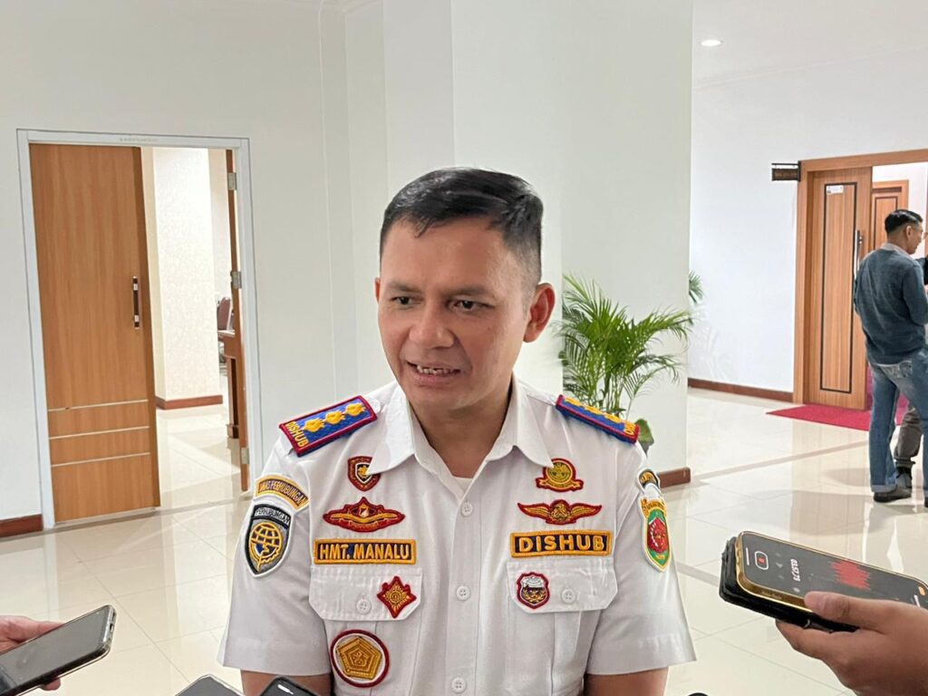Kepala Dishub Kota Samarinda, Hotmarulitua Manalu saat diwawancarai