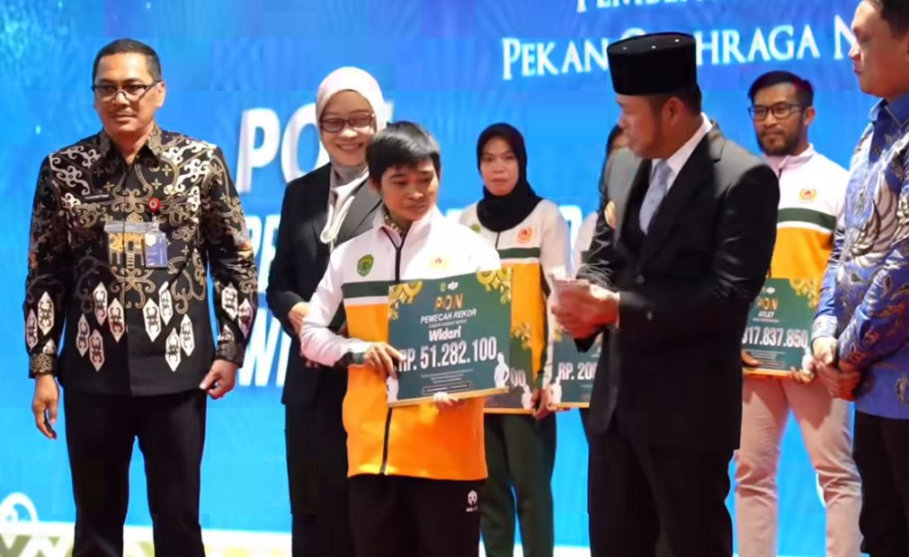 Pemberian Apresiasi kepada Atlet Pemecah Rekor oleh Gubernur Kaltim.