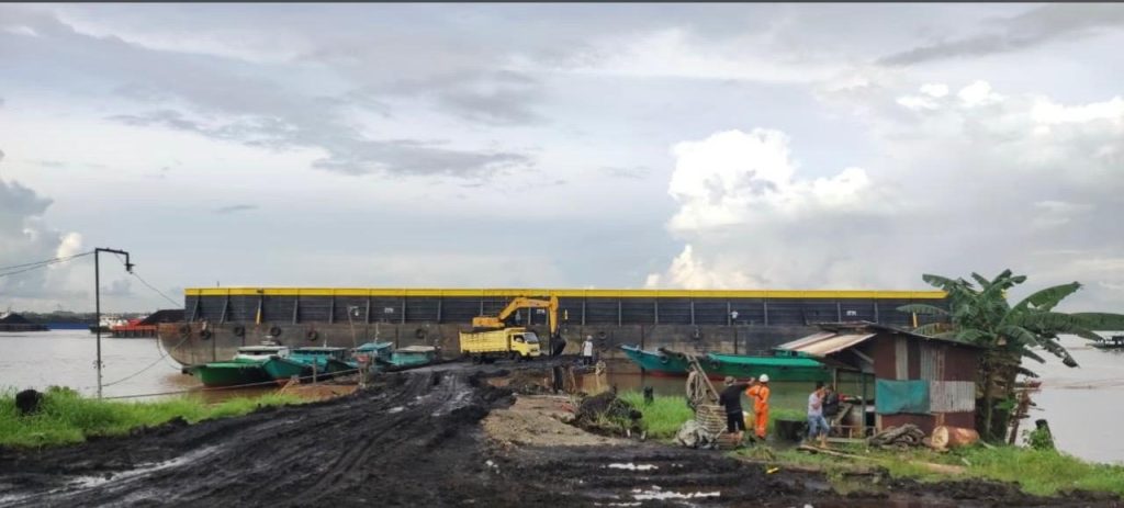 JETTY BARITO SEDANG LOADING BATU BARA DI BUKUAN, PALARAN, SABTU (13/2/2026). IST