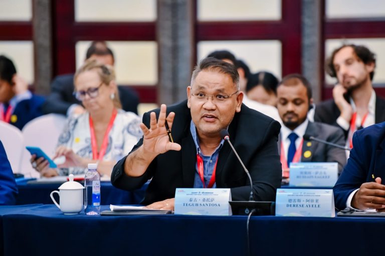 Dr. Teguh Santosa