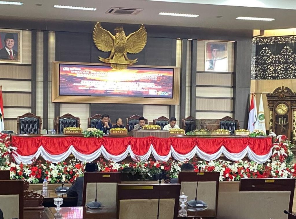 Rapat Paripurna ke-7 Masa Sidang I DPRD Kabupaten Kukar dengan agenda penyampaian Nota Keuangan terhadap Raperda tentang Perubahan APBD Kukar 2026 yang digelar pada Selasa (29/9/2026). (Foto: katamedia.co)