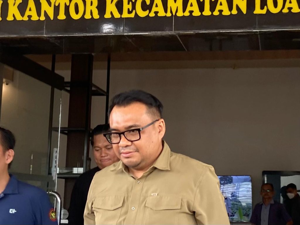 Bupati Kukar, Aulia Rahman Basri saat ditemui di Kantor Kecamatan Loa Janan, Sabtu (3/10/2026). (Foto: katamedia.co)