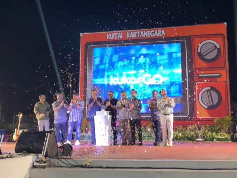 Launching Arbizz Space dan aplikasi KukarGo di kawasan Taman Pujasera Tenggarong, Sabtu (3/10/2026) malam. (Foto: katamedia.co)