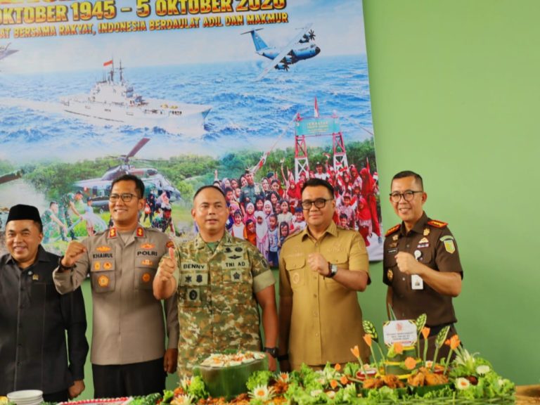 Bupati Kukar, Aulia Rahman Basri saat silaturahmi ke Makodim 0906/Kutai Kartanegara, Senin (5/10/2026). (Foto: katamedia.co)