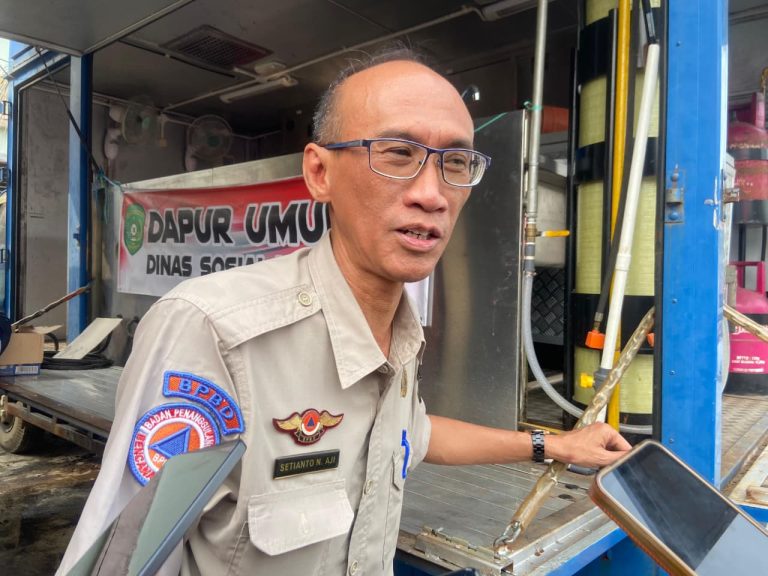 Kepala Pelaksana BPBD Kukar, Setianto Nugroho Aji saat ditemui di lokasi pascakebakaran, Selasa (6/10/2026). (Foto: katamedia.co)