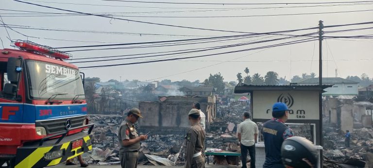 Lokasi pascakebakaran di kawasan Danau Aji, Kelurahan Melayu, Tenggarong, yang menghanguskan lebih dari 50 bangunan pada Selasa (6/10/2026) lalu. (Foto: katamedia.co)