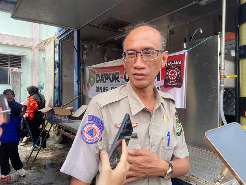 Kepala Badan Penanggulangan Bencana Daerah (BPBD) Kukar, Setianto Nugroho Aji, saat diwawancarai media. (Foto: katamedia.co)