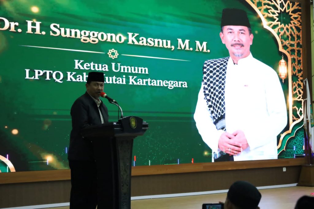 Sekretaris Daerah Kabupaten Kutai Kartanegara (Kukar), Sunggono sekaligus Ketua Umum LPTQ Kukar membuka kegiatan sertifikasi dan munaqasah Akbar Guru mengaji Se-Kukar, Sabtu (17/10/2026). (Foto: Paper Kukar)