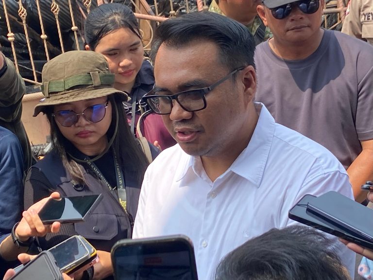 Bupati Kukar, Aulia Rahman Basri saat diwawancarai media. (Foto: katamedia.co)