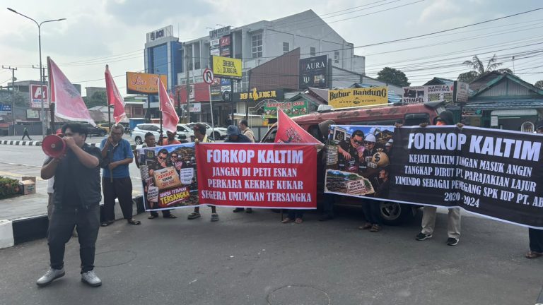 Aksi Unjuk Rasa FORKOP di Kantor Kejati Kalltim pada Kamis (29/10/2026).