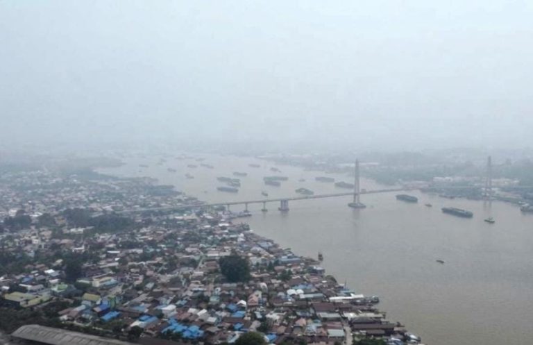 Kabut asap yang menyelimuti sebagian kota Samarinda beberapa waktu terakhir/doc