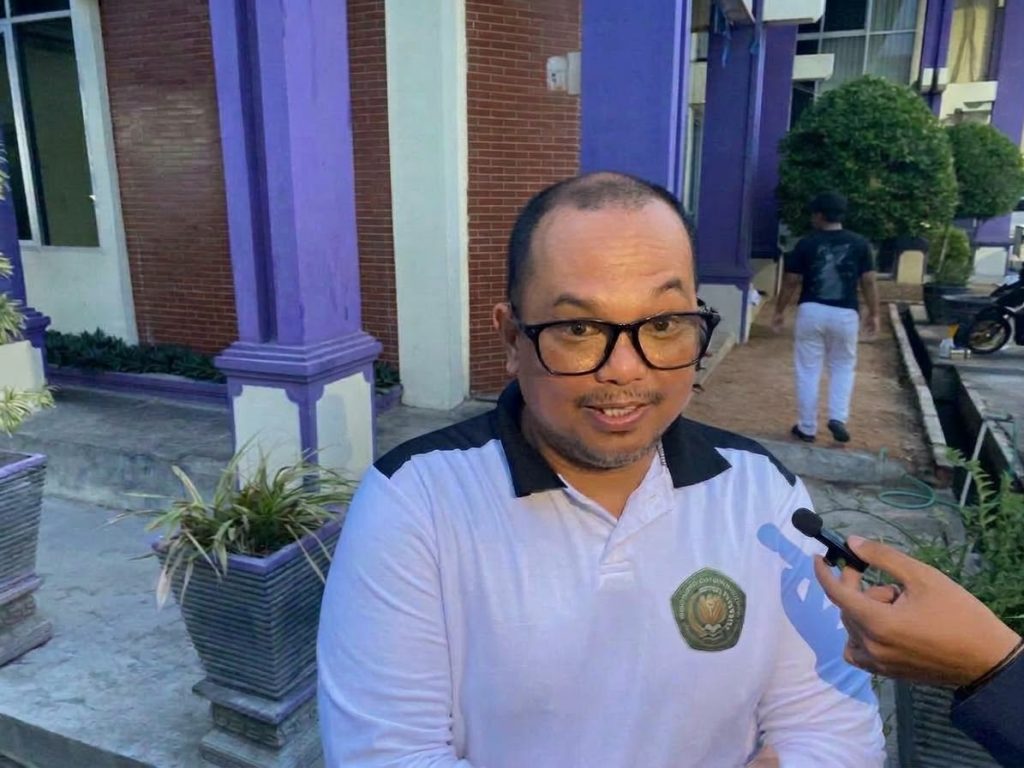 Kepala Dinas Perkim Kukar, M. Aidil saat diwawancarai media terkait Penataan Kawasan Pasca Kebakaran. (Foto: katamedia.co)