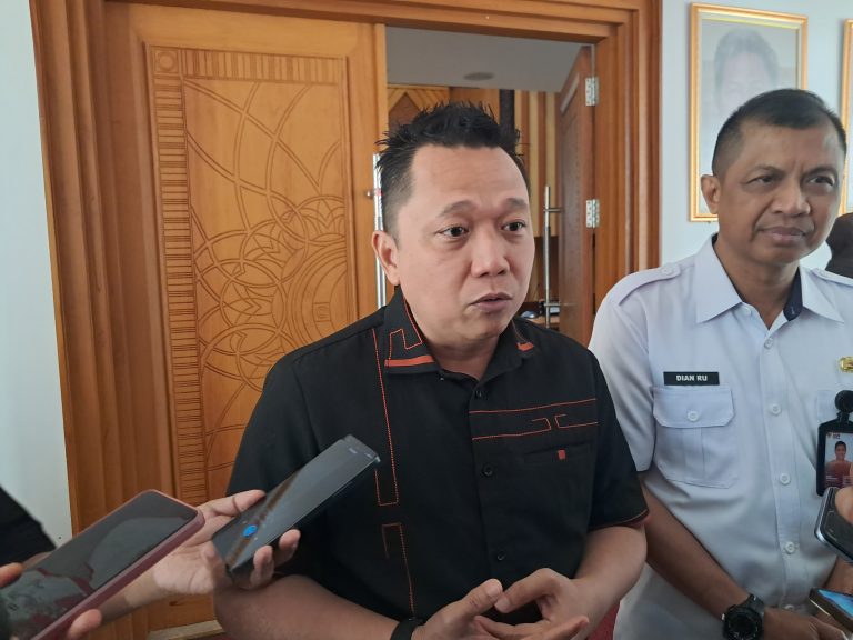 Ketua Komisi III DPRD Samarinda, Deni Hakim Anwar saat diwawancarai terkait Pencurian Kabel Bawah Tanah.