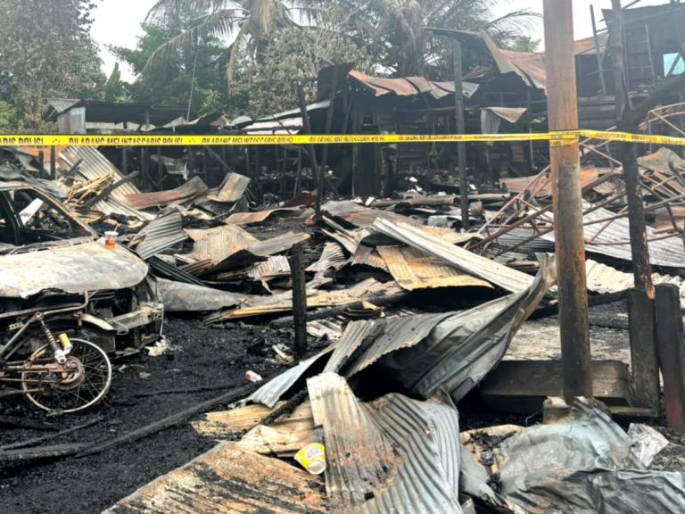 Kondisi pascakebakaran di kawasan Jalan Kartini, Loa Ipuh, Kutai Kartanegara, Rabu (14/10/2026). (Foto: katamedia.co)